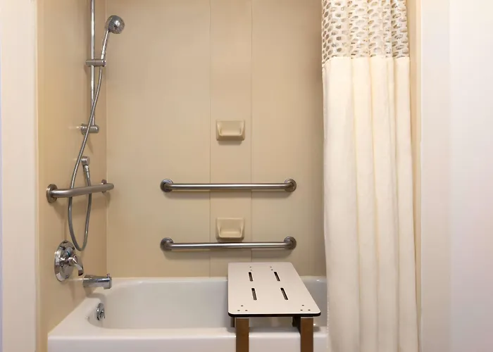 Hotel Hampton 2*