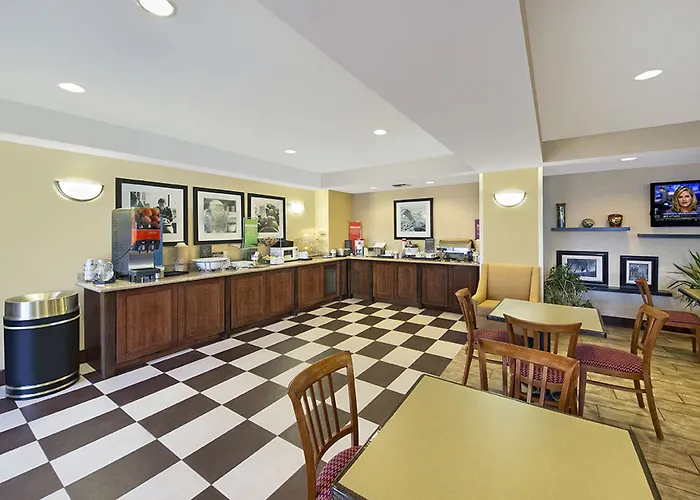 Hotel Hampton Gillette