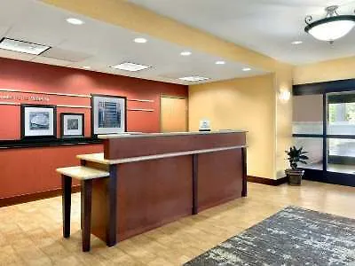 Hotel Hampton 2*