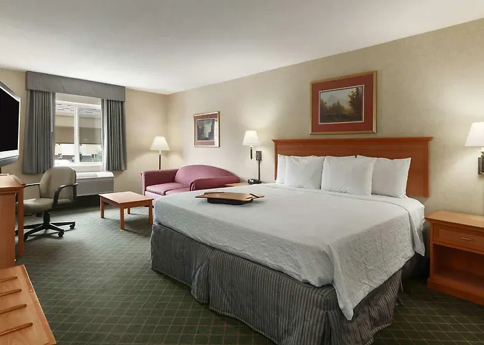 Hotel Hampton 2*